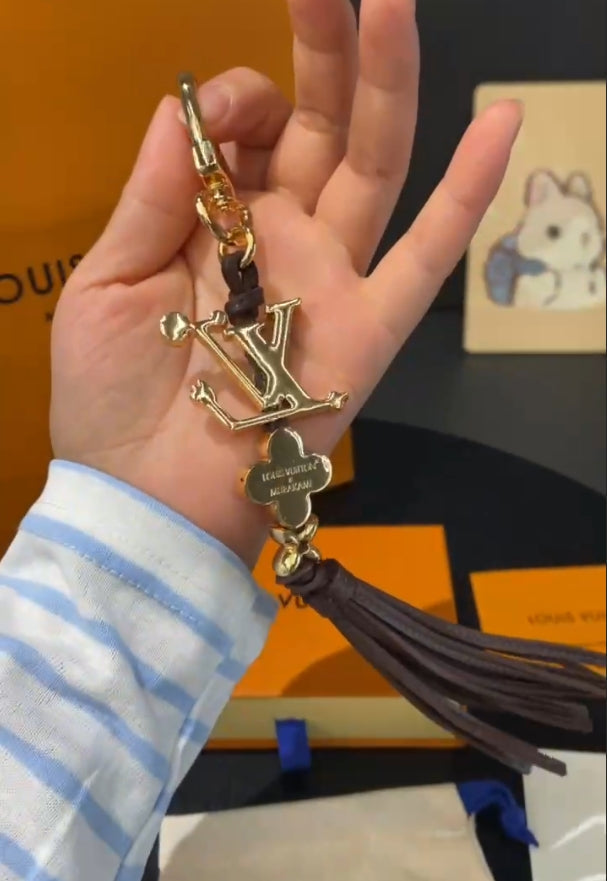 1V key chain-702