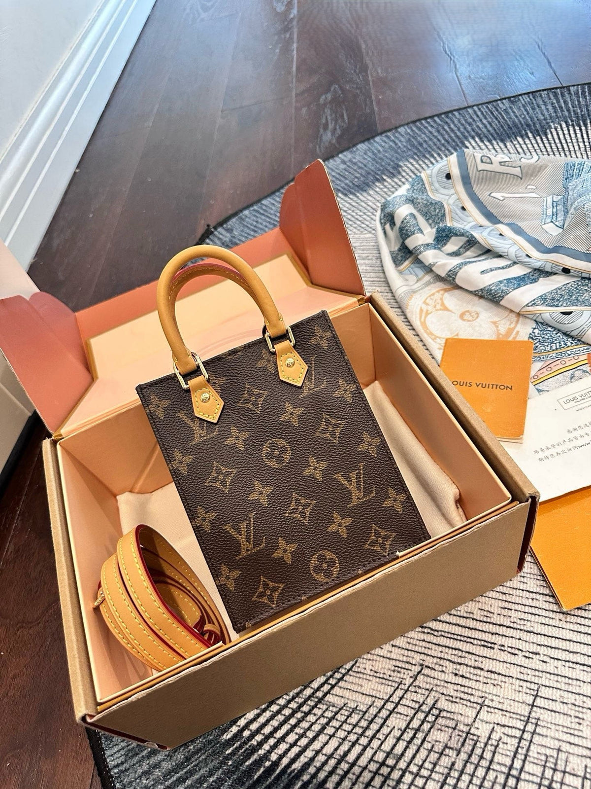 Classic Tote Bag With Crossbody Strap