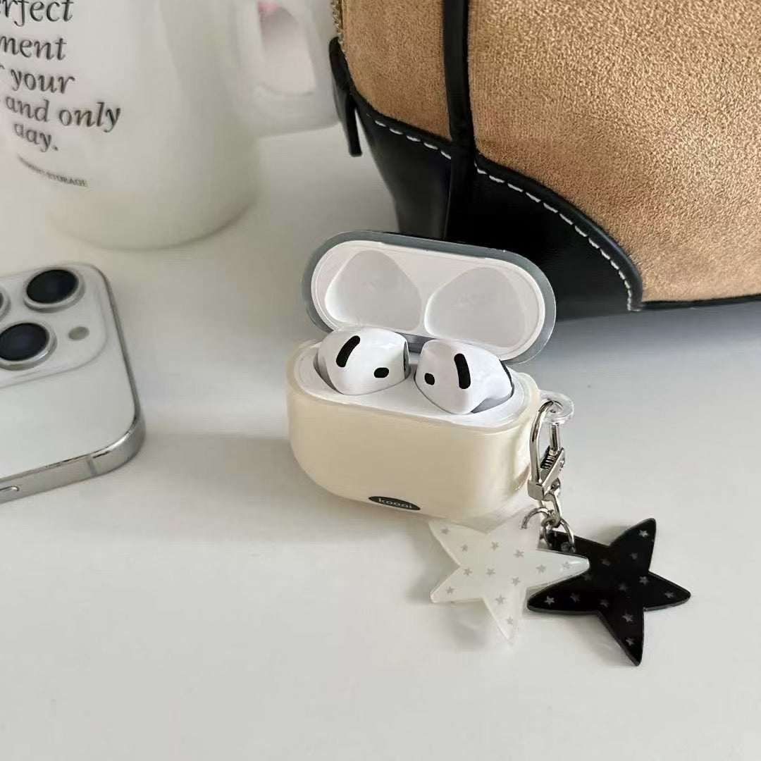 Starry Night AirPods etui med charme – Sort & Hvid