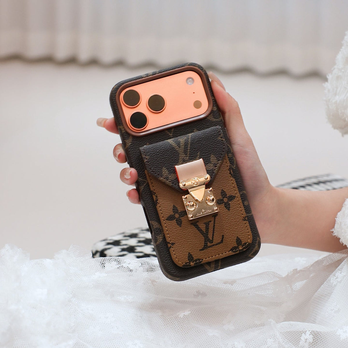 Custodia per iPhone con tasca per carte in pelle di ispirazione lussuosa