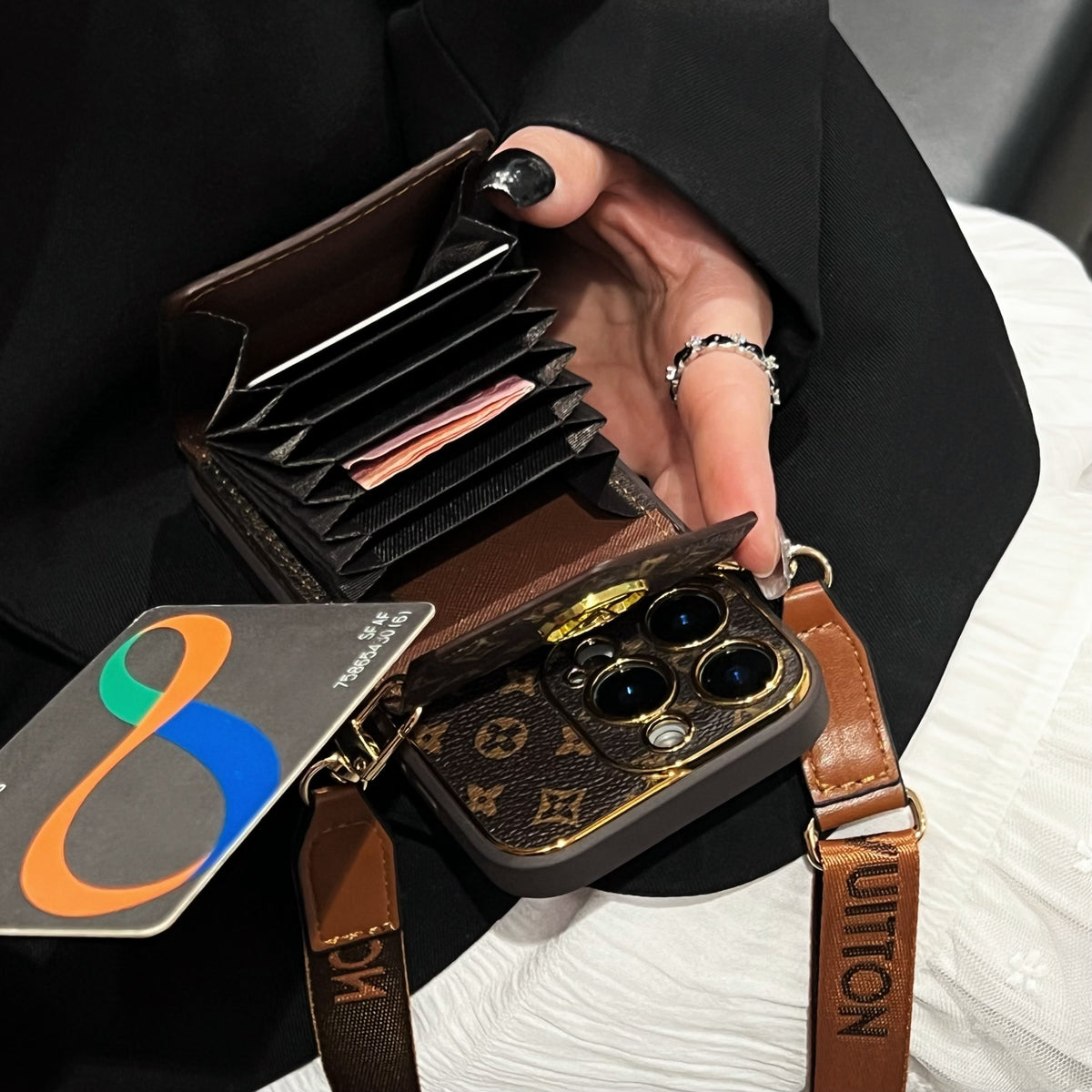 Custodia classica per iPhone con porta carte di lusso