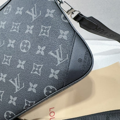 （Buy 3, pay for 2）Classic Monogram Trio Messenger Bag - A Fashion Must-Have 011