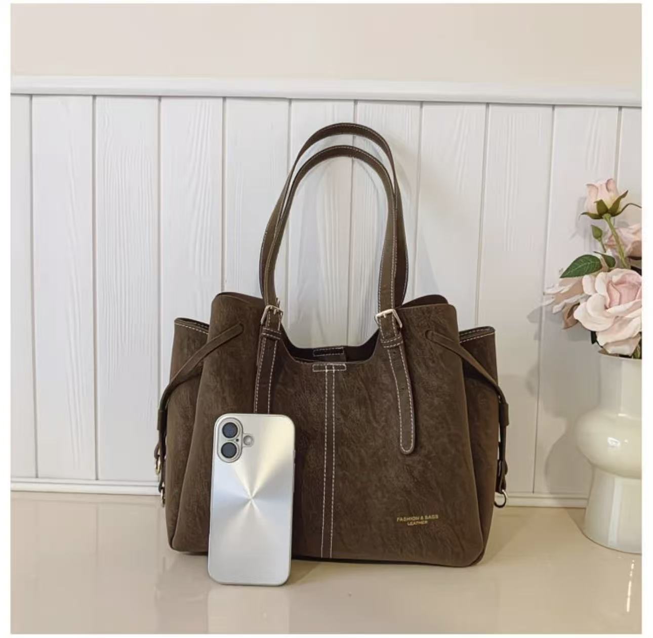 Fashionable Minimalist Vintage Commuter Bag