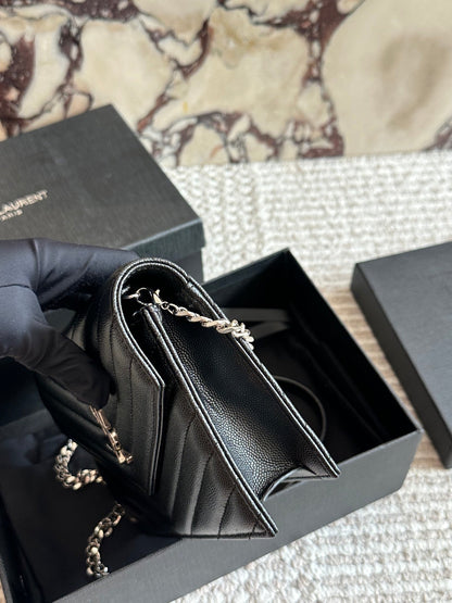 Matte Black Quilted Metal Logo Chain Bag 025