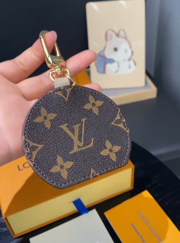 1V key chain-702