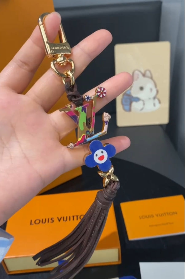 1V key chain-702