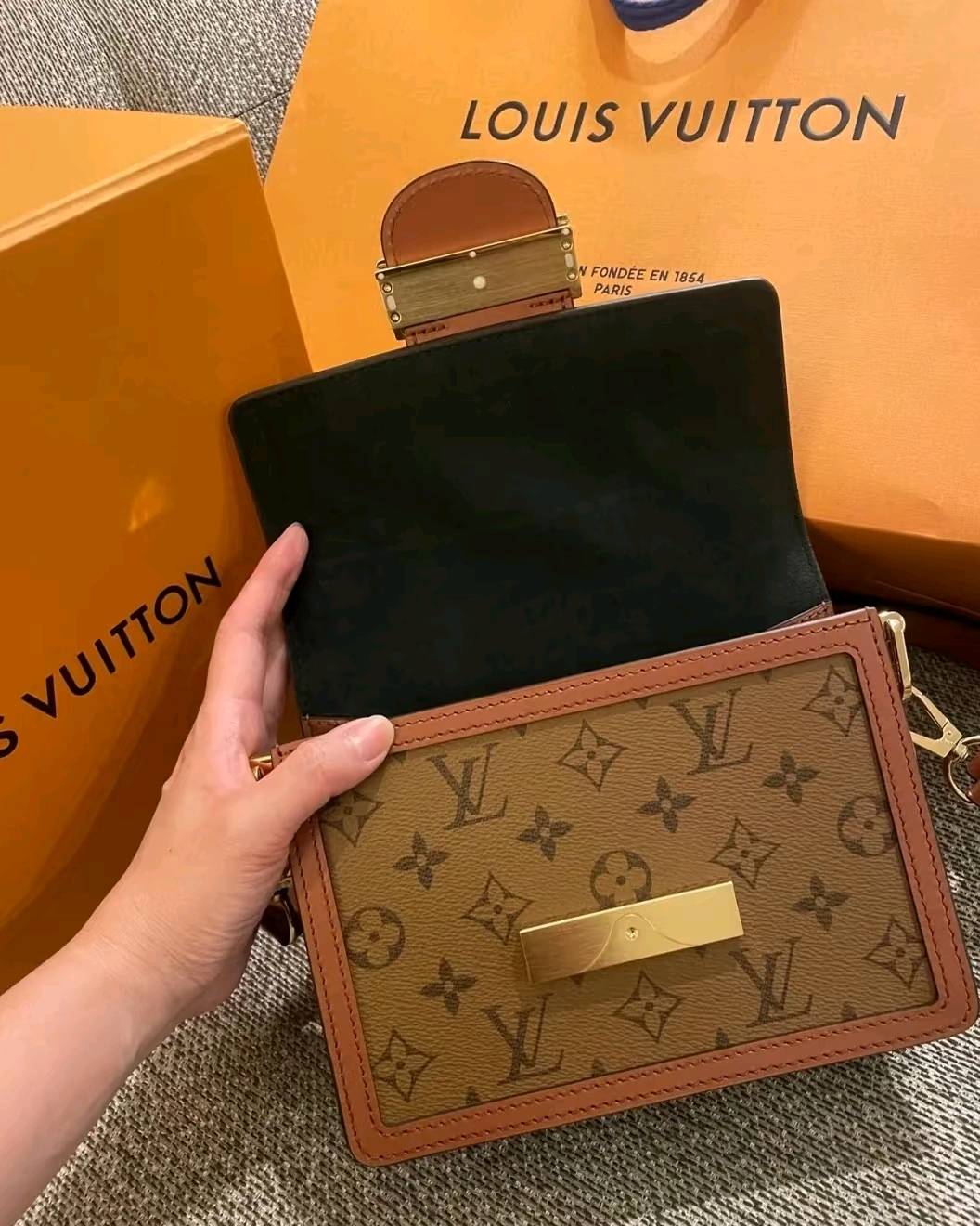 Dauphine – Timeless Vintage Elegance