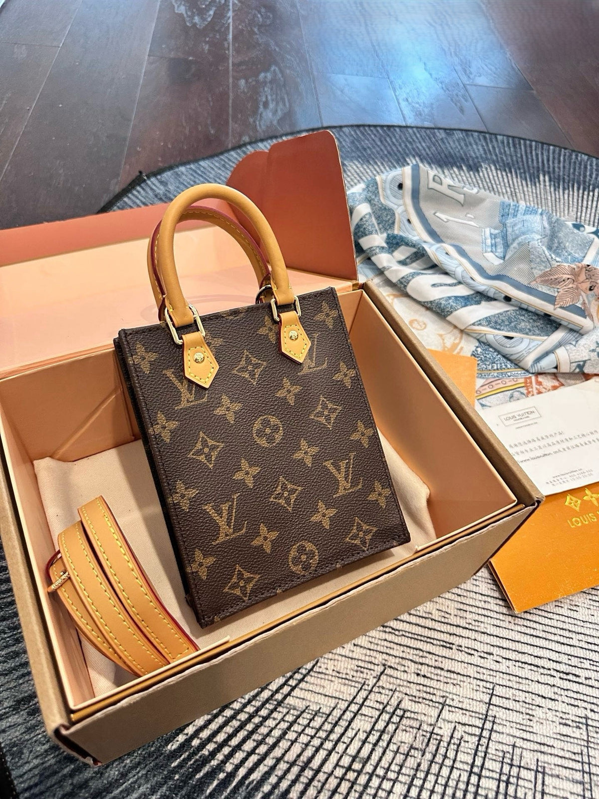 Classic Tote Bag With Crossbody Strap