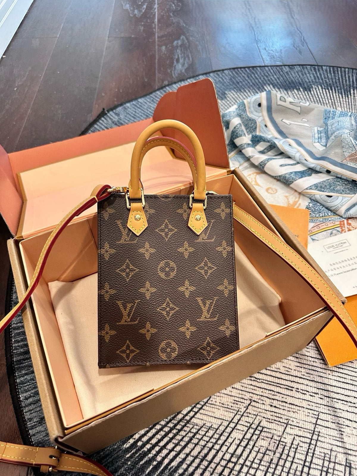 Classic Tote Bag With Crossbody Strap