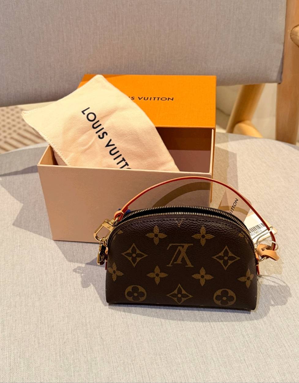Bolsa pequeña, opulencia silenciosa
