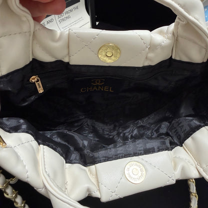 Sweet Bow Quilted Crossbody