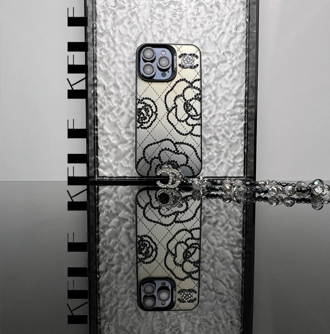CAMELLIA-INSPIRERET IPHONE CASE MED UNIKT DESIGN