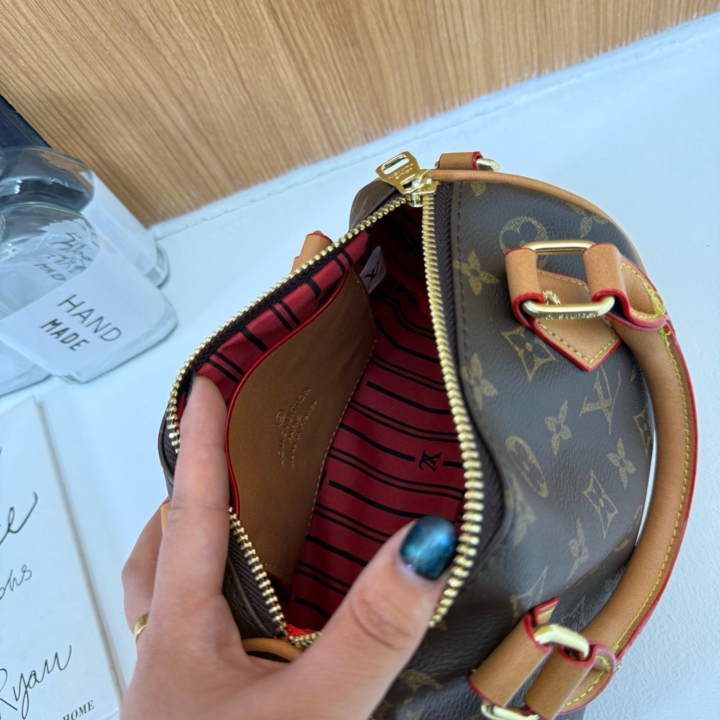 حقيبة كلاسيكية صغيرة الحجم