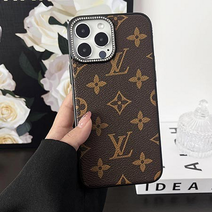حافظة هاتف iPhone محيطة بنسيج فاخر لامع