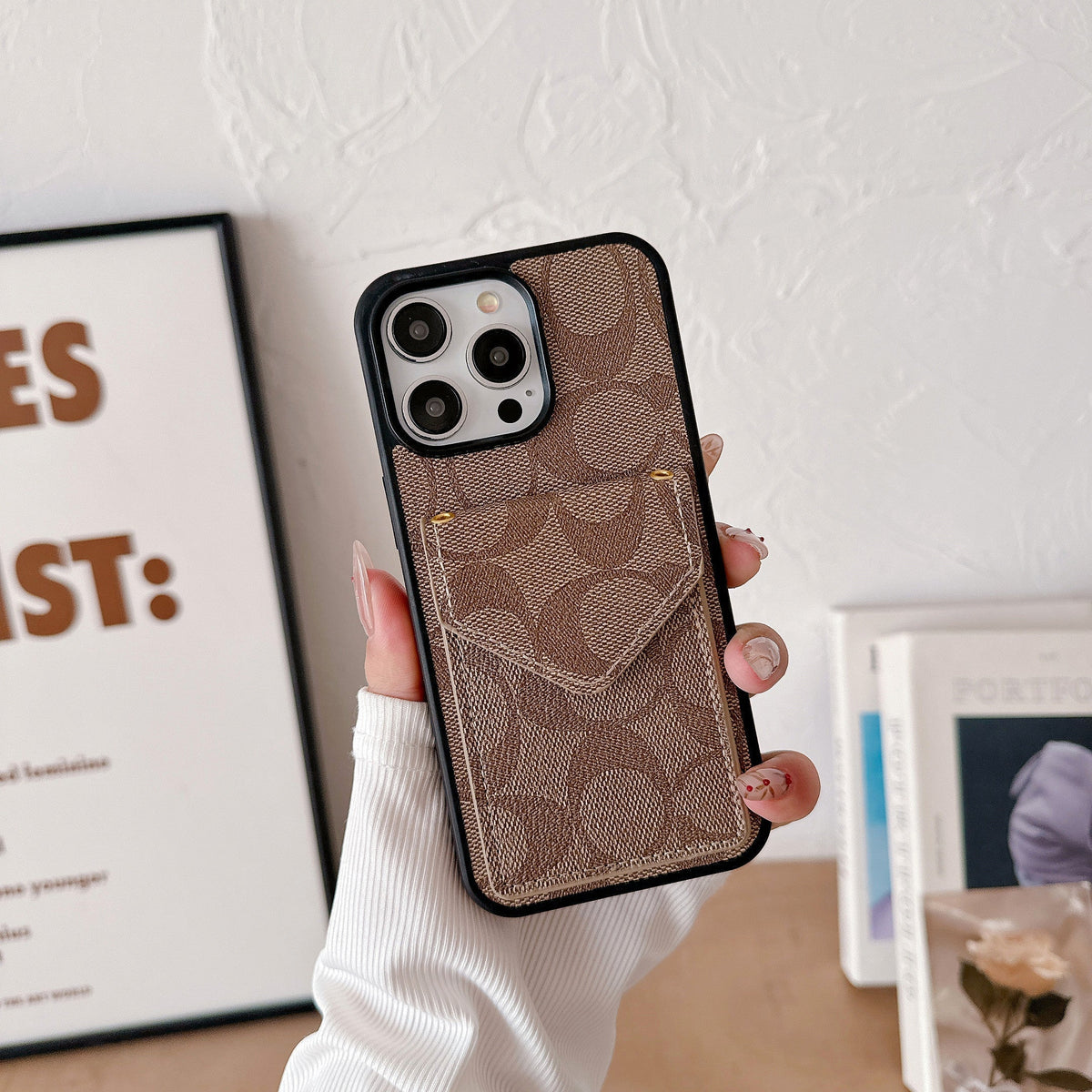 Klassisk iPhone-etui med kortholder og rem lysebrun -SJ240513