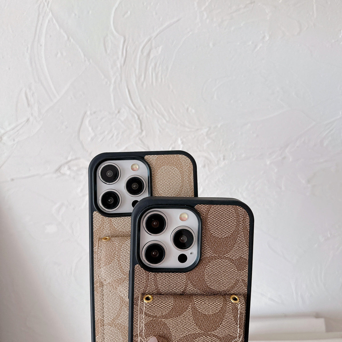 Klassisk iPhone-etui med kortholder og rem lysebrun -SJ240513