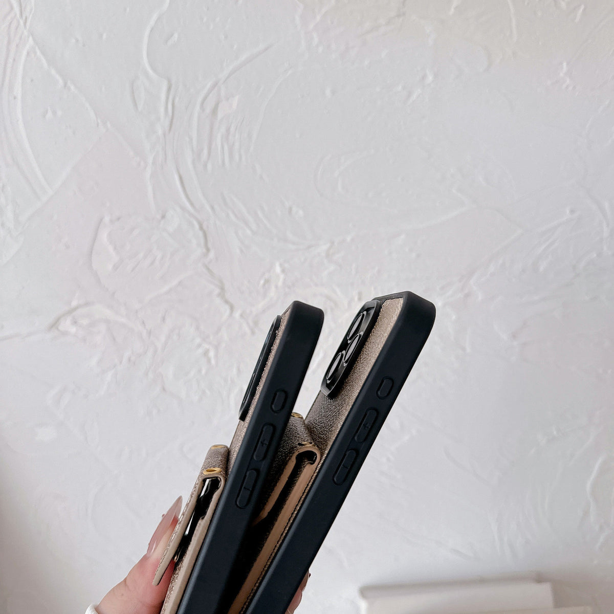 Klassisk iPhone-etui med kortholder og rem lysebrun -SJ240513