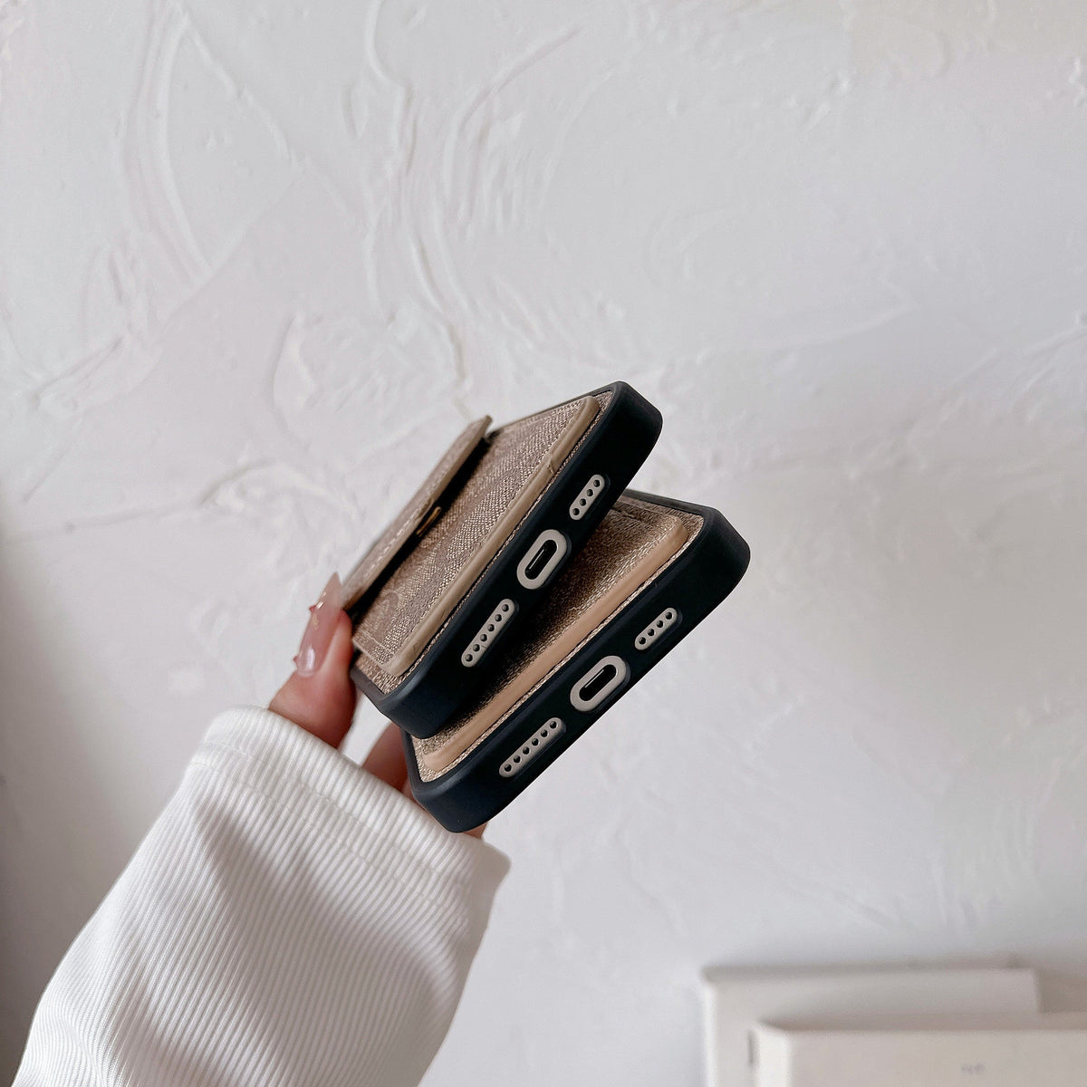 Klassisk iPhone-etui med kortholder og rem lysebrun -SJ240513