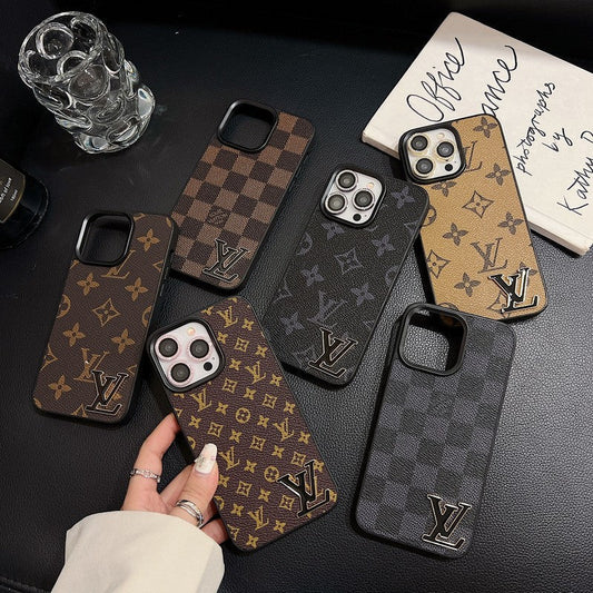 Custodia per iPhone in pelle nera con logo di lusso