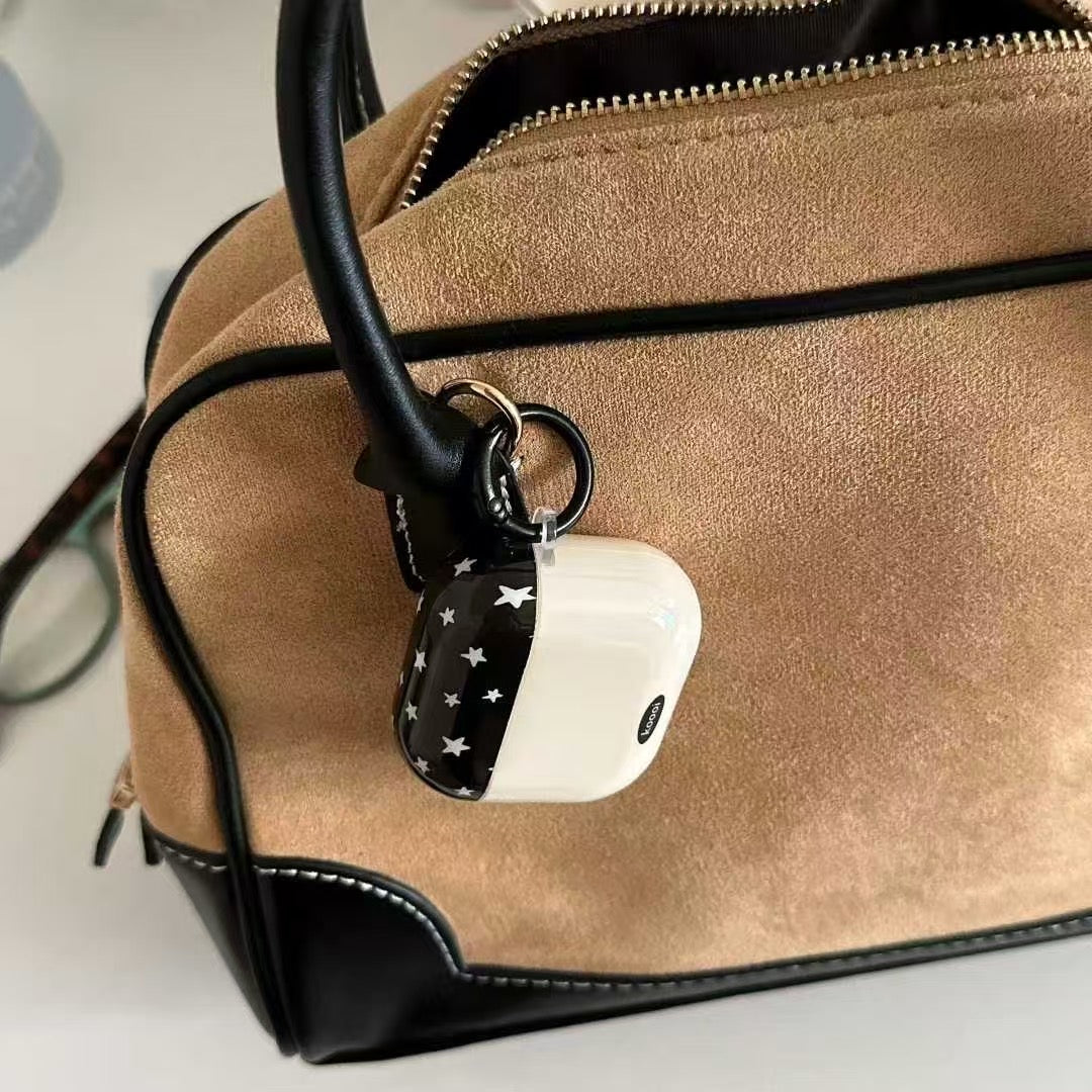 Starry Night AirPods etui med charme – Sort & Hvid