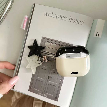 Starry Night AirPods etui med charme – Sort & Hvid