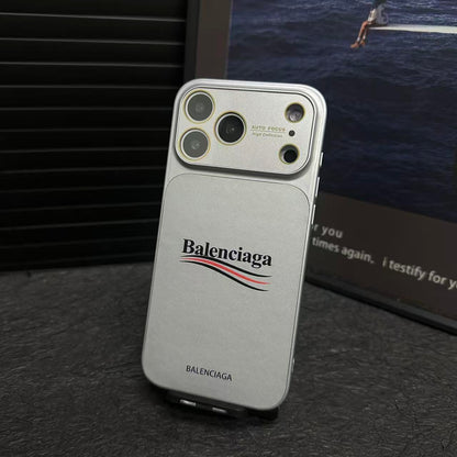 حافظة iPhone غير لامعة مستوحاة من Balenciaga مع حماية كاملة للعدسة