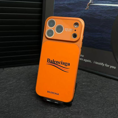 حافظة iPhone غير لامعة مستوحاة من Balenciaga مع حماية كاملة للعدسة
