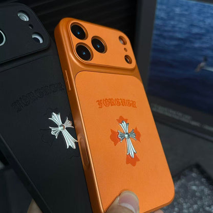 حافظة iPhone جلدية بتصميم قلوب كروم