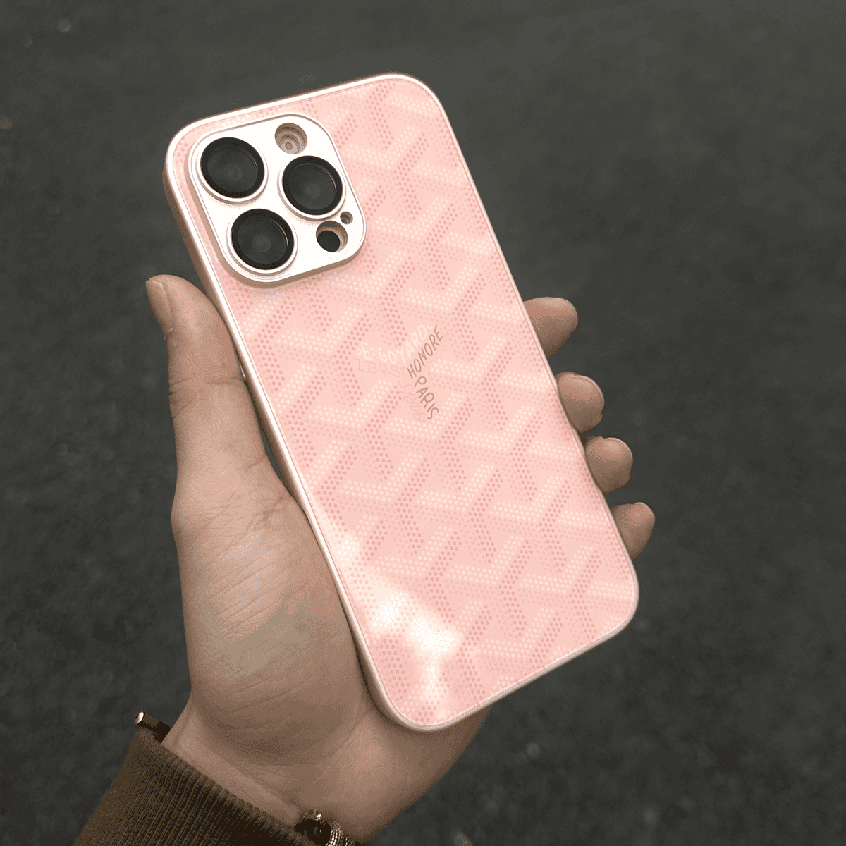 G-Y حافظة iPhone بحرف هندسي فاخر