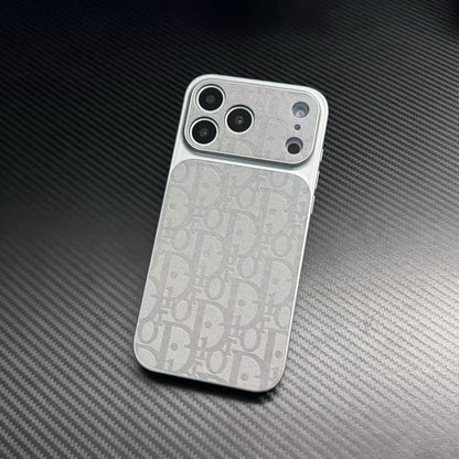 حافظات iPhone أنيقة بنقش Monogram