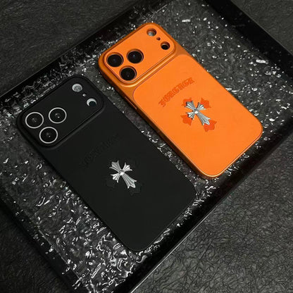 حافظة iPhone جلدية بتصميم قلوب كروم