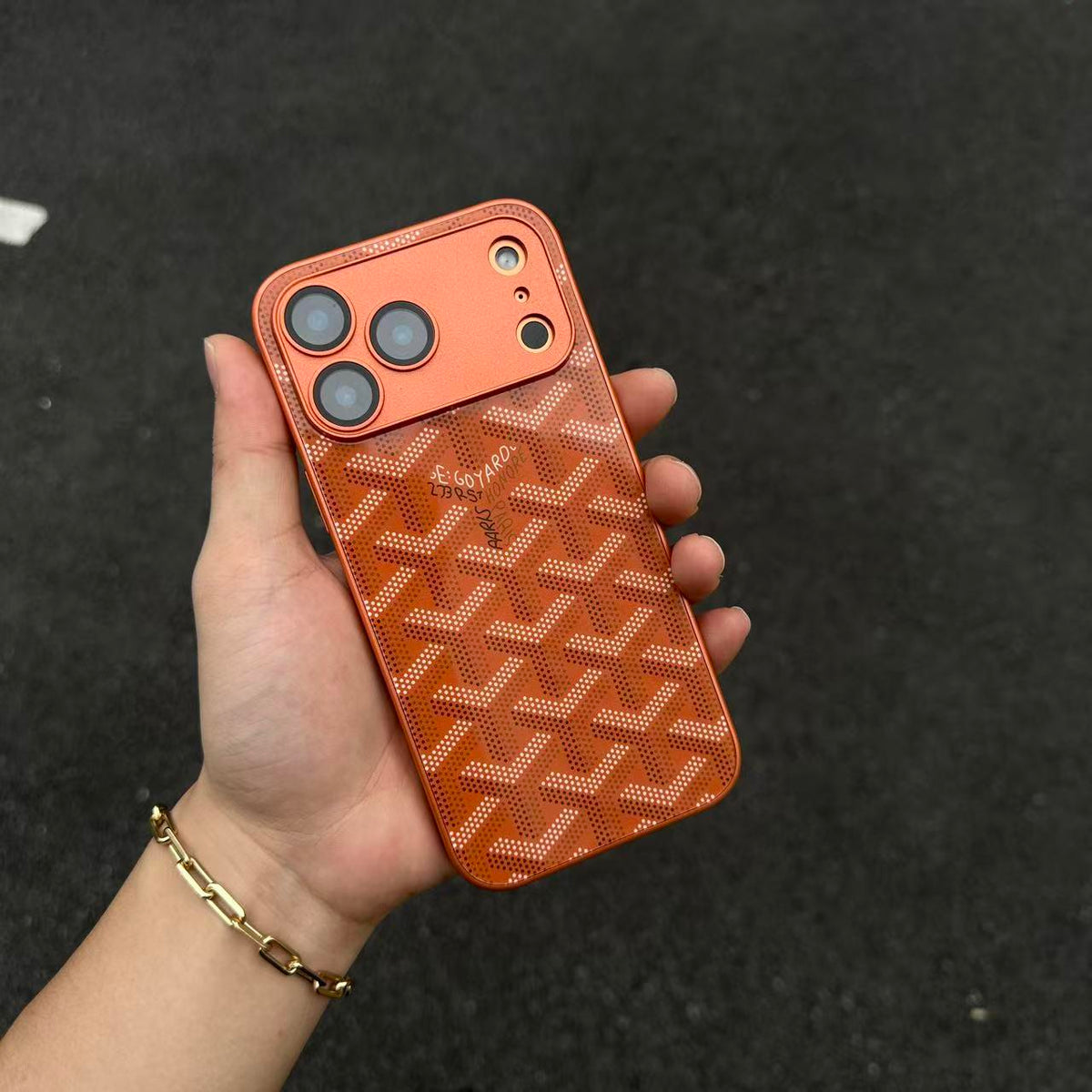 G-Y حافظة iPhone بحرف هندسي فاخر