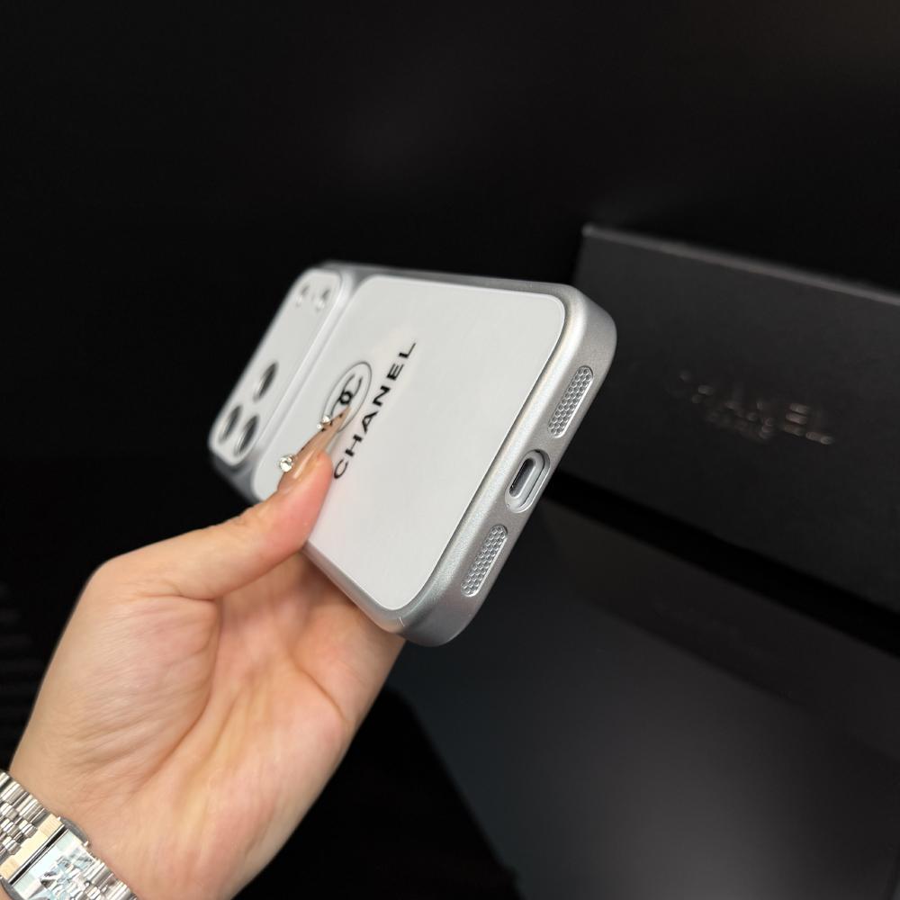 Custodia protettiva opaca minimalista per iPhone