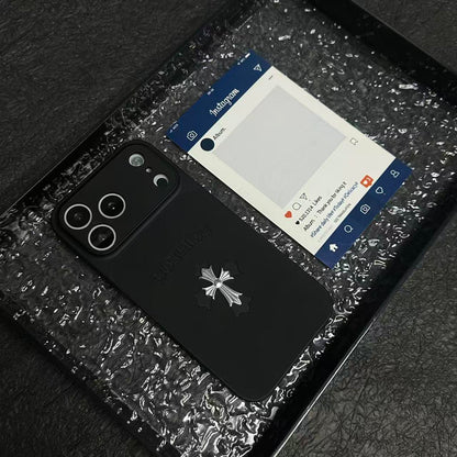 حافظة iPhone جلدية بتصميم قلوب كروم